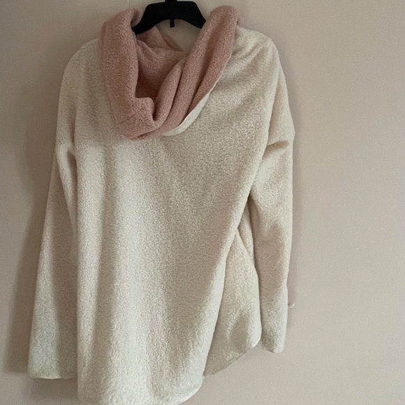 Luca and Grae white and pink fuzzy Sherpa - Picture 3 of 12